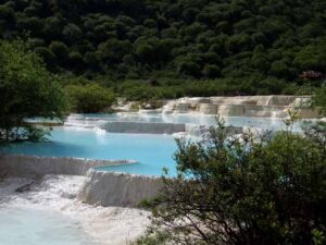 Read more about the article Каскадный водопад Хуанлун в Китае