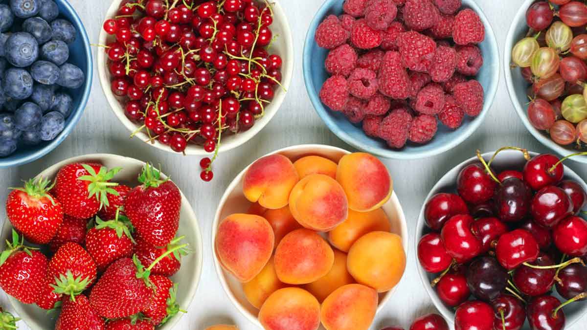 Фруктовая при диабете. Кислые ягоды. Кислые и сладкие фрукты. Сезонные ягоды. Сладкие фрукты и ягоды.