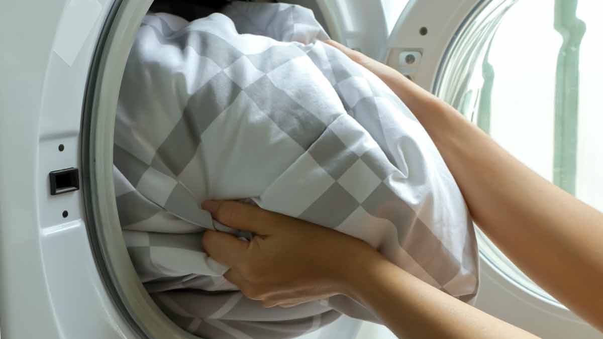 Как стирать одеяла и подушки