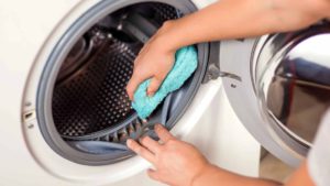 Read more about the article Домашние способы очистки стиральной машины. Дешевое средство, которое есть у каждого дома