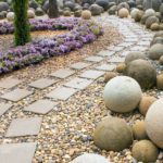 Какие камни выбрать для украшения сада
